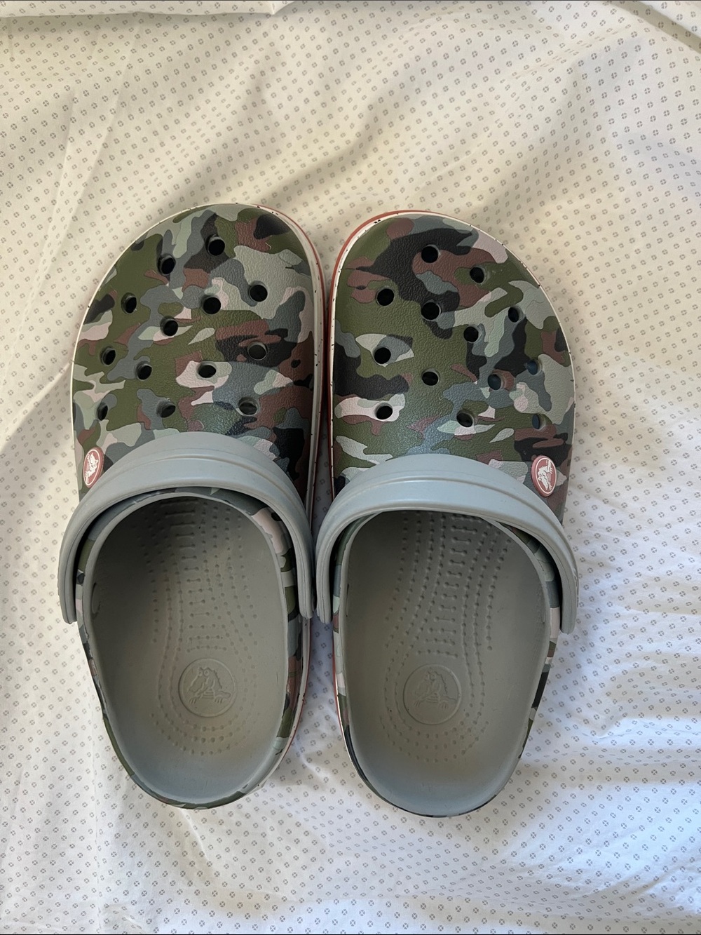 W-359 CROCS Camo Classic Clog in Green, Gray & Brown